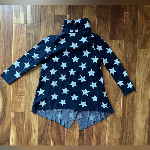Neiman Marcus Navy and White Star Sweater size XL - Picture 2 of 6